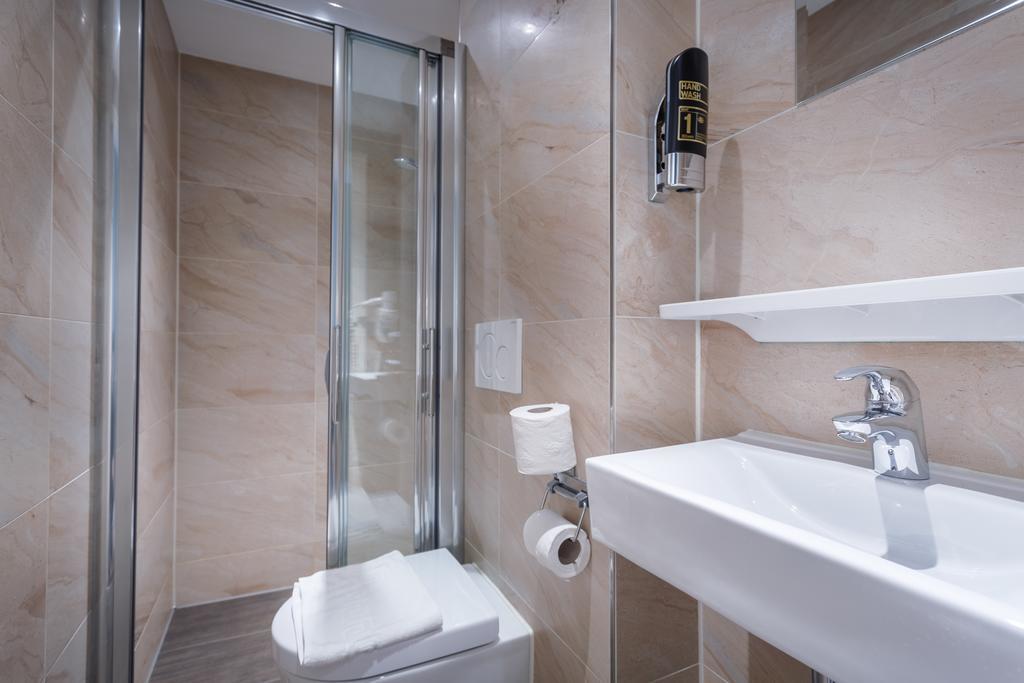 Camera Singola con Bagno Privato